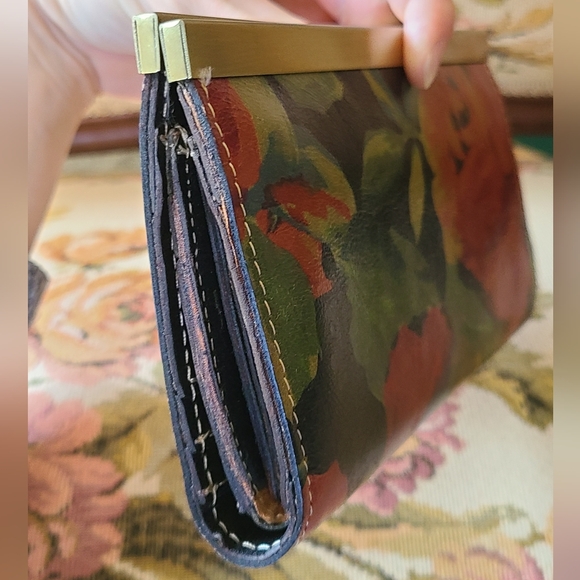 Patricia Nash Cauchy Genuine Leather Dark Floral & Gold Latch Wallet - Picture 7 of 12